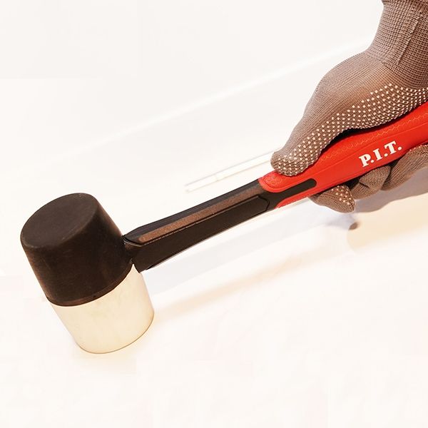 Киянка резиновая с фиберглассовой рукояткой P.I.T. HHAF05-R016, 450 г, черно-белая, двухкомп. рук.